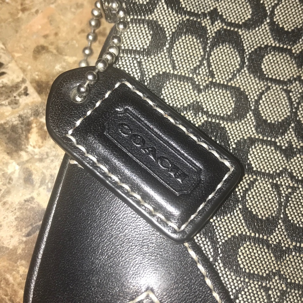 Coach Wristlet Authentic - Picture 2 of 3